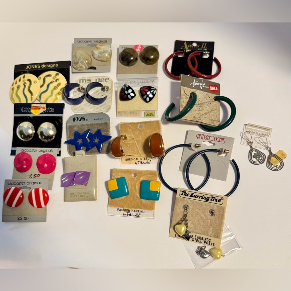 NWT Vintage pierced earrings lot. 17 pairs included.one pair damage-